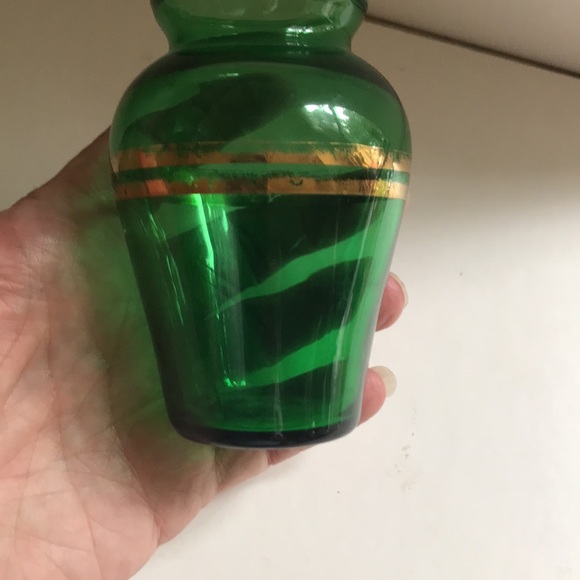 Vintage glass green vases. Two small vases with detail. - Picture 5 of 6